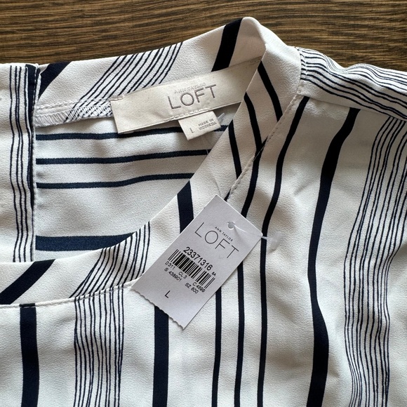 NWT Ann Taylor LOFT striped pleated back Tee shirt top Size LARGE 438901 - Picture 2 of 3